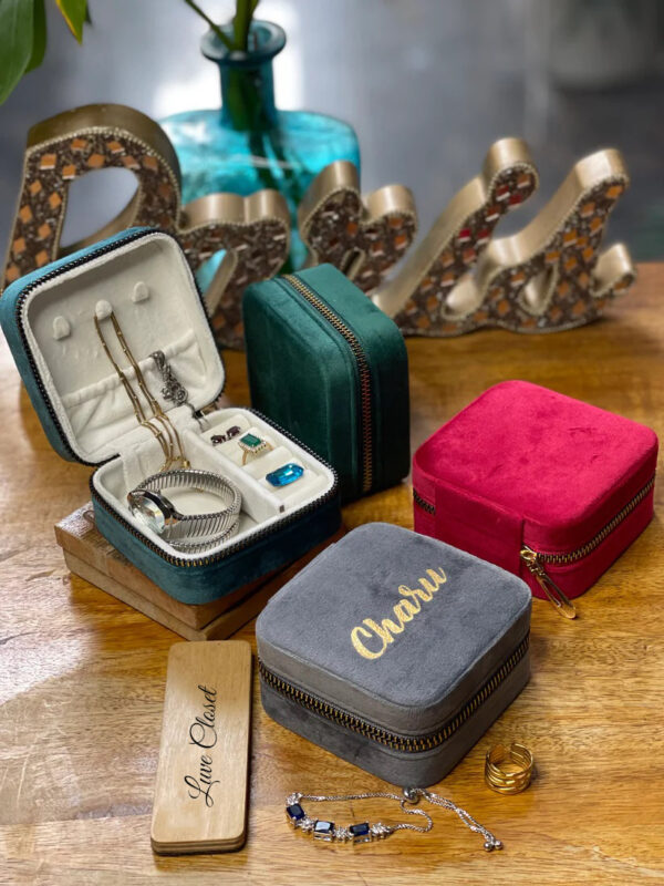 LuveCloset Customizable Name golden Printed Jewlery Box display image 1