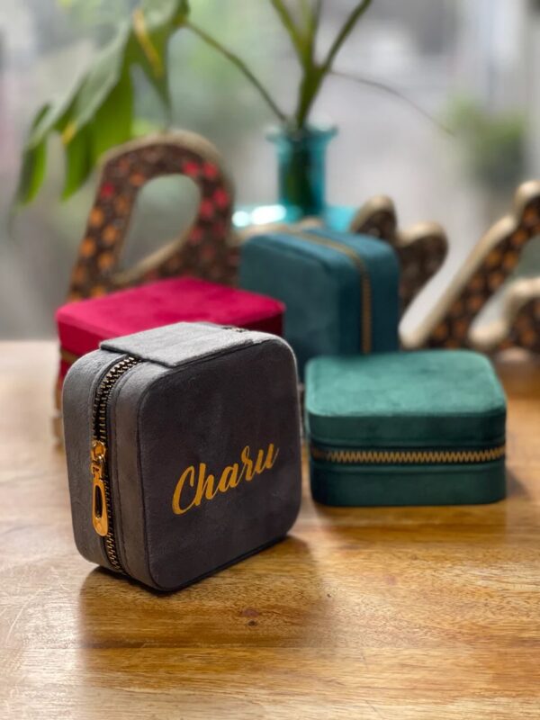 LuveCloset Customizable Name golden Printed Jewlery Box display image 2