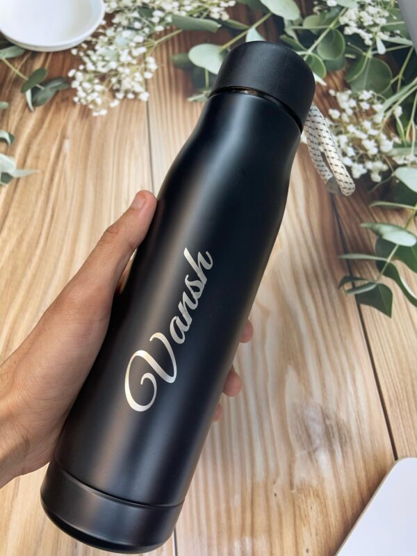 LuveCloset Customizable Name Engraved Stainless Steel Bottle Flask, 510ml – Black | Keeps Hot & Cold for 8 Hours | Personalized Insulated Water Bottle with Rope Cap
