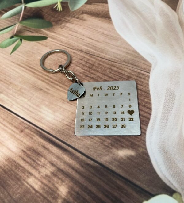 LuveCloset Personalized Calendar Date Keychain with Custom Name Engraving – Stainless Steel Love Gift for Couples, Anniversary, Birthday & Special Occasions 2